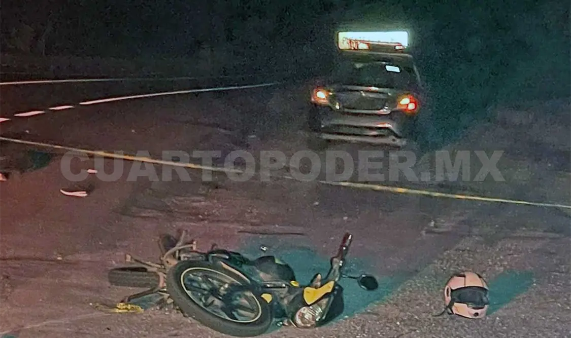 Tráiler atropella a motociclistas; una mujer murió