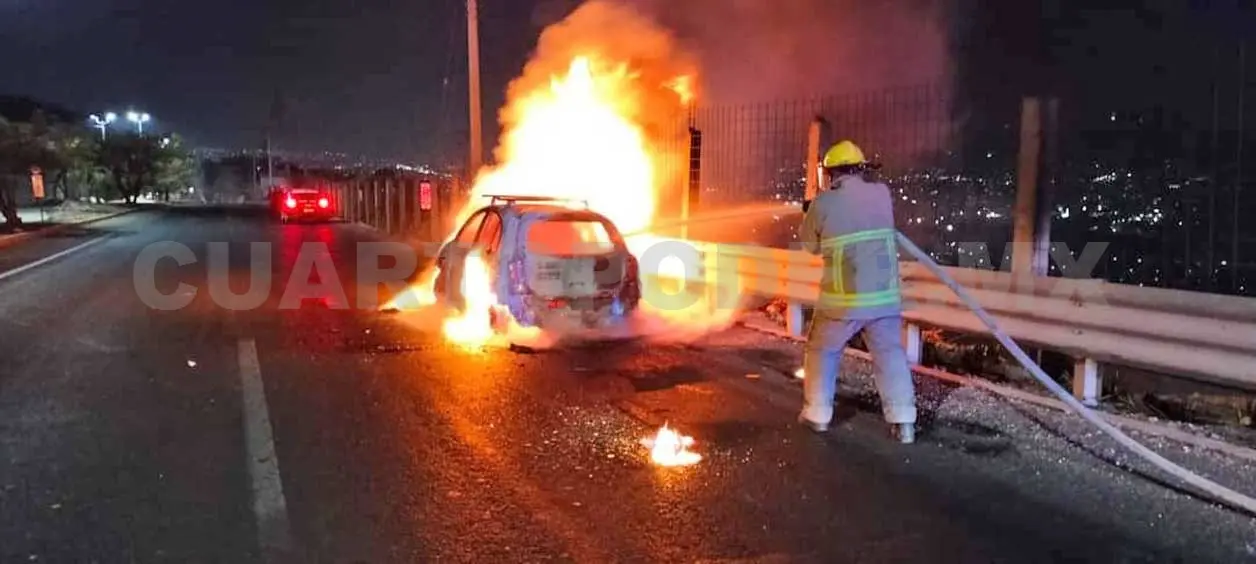 Atacan a taxista, lo matan e incendian su vehículo