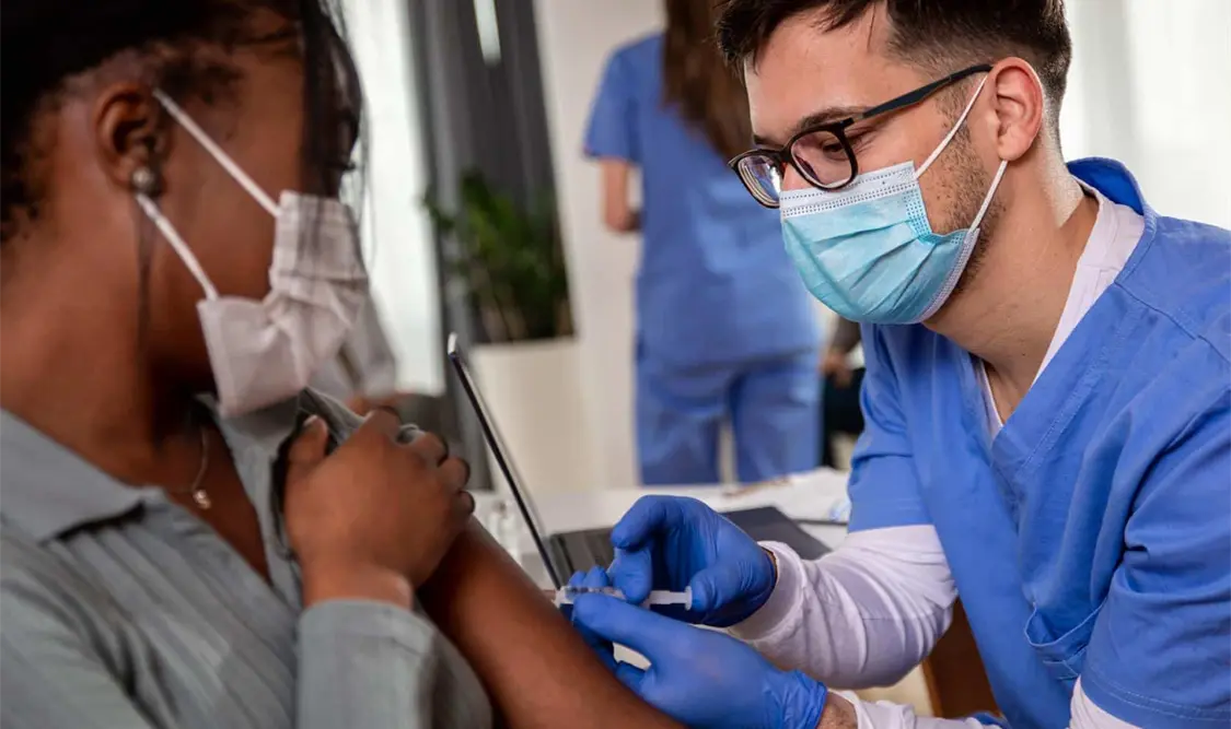 Las vacunas siguen protegiendo contra el virus. Cortesía