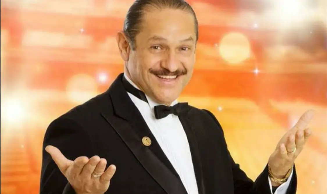 Invita Teo González a celebrar aniversario