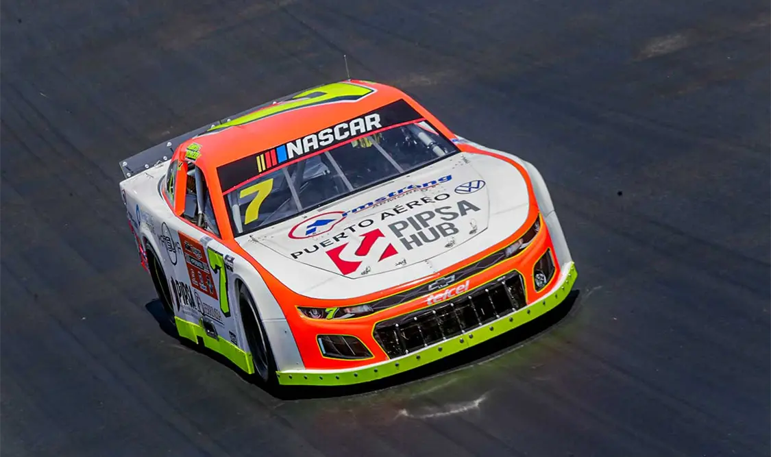 Contacto cuesta el podio a Xavi Razo