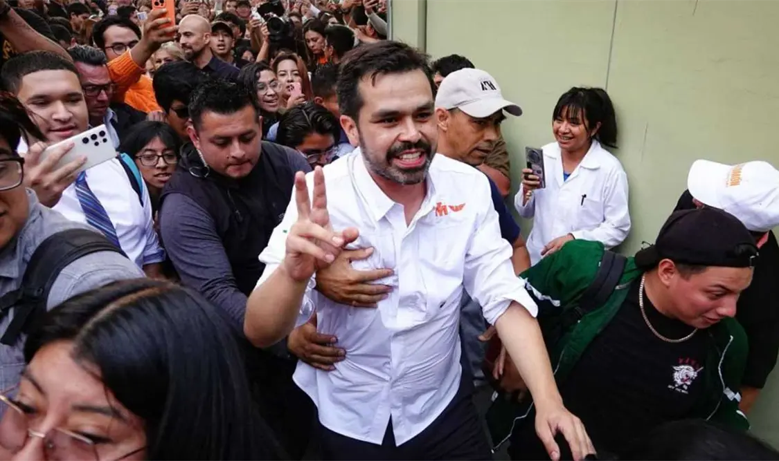 Máynez acusa campaña negra en su contra