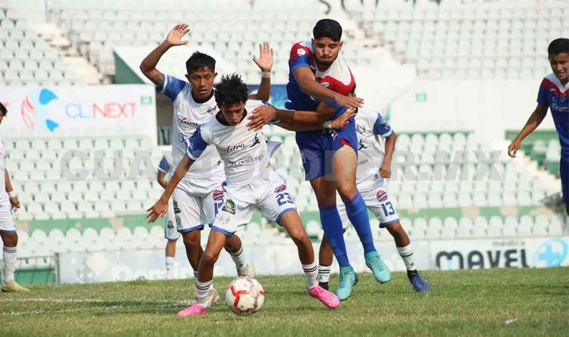 Cobach rescata un empate en casa