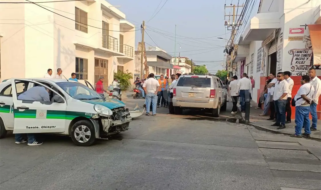 No respeta la preferencia y choca contra un taxi