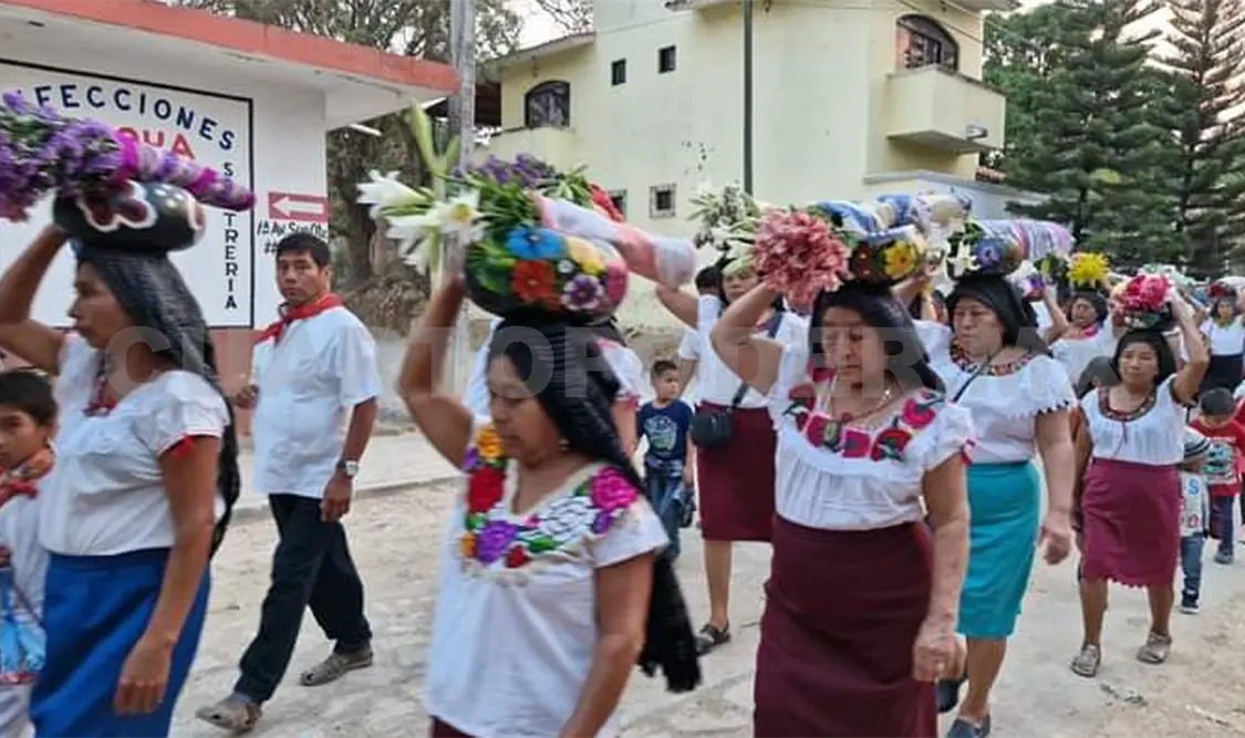 Arranca novenario en honor a la Santa Cruz