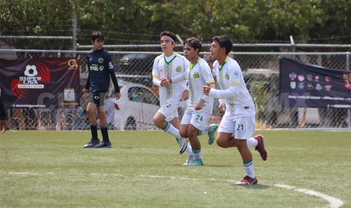 Médica se queda en el camino