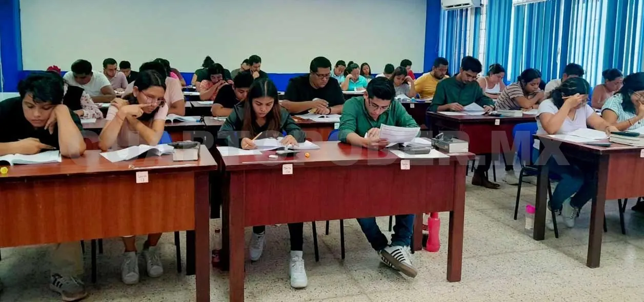 Aplican examen general de egreso a estudiantes