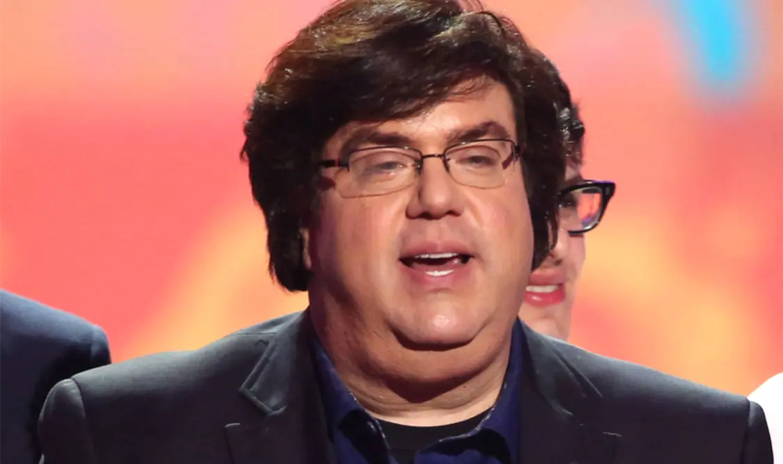 Schneider demanda a realizadores