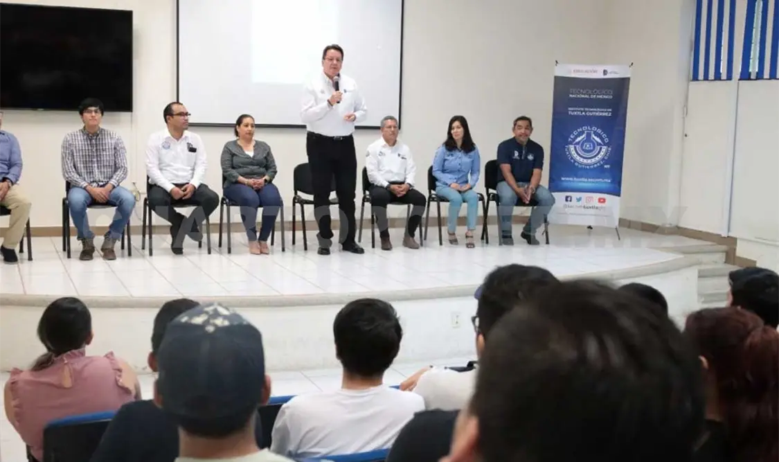 El director destacó la organización de estos eventos que fortalecen la formación de los estudiantes. CP 