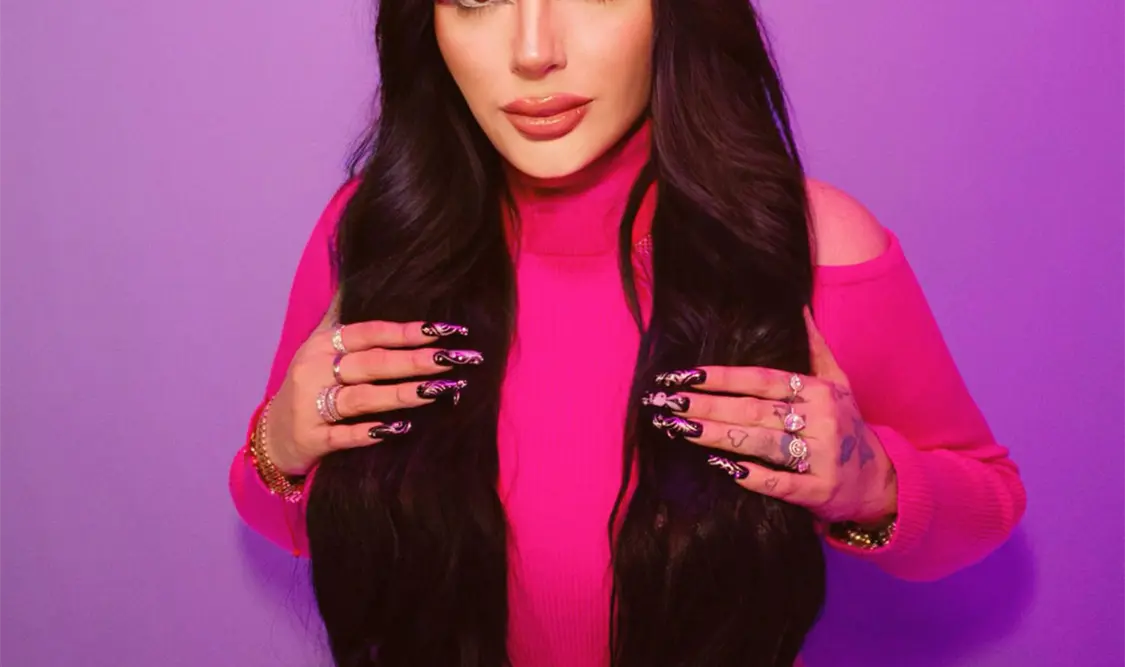 Bellakath se metió cuchillo