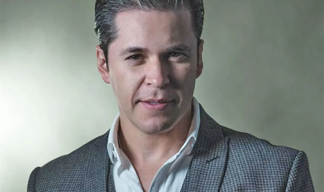 Raúl Sandoval rescata la comedia blanca