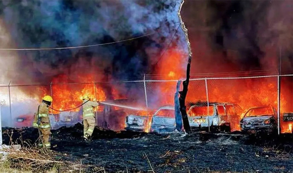 El fuego fue combatido por elementos de bomberos. Cortesía