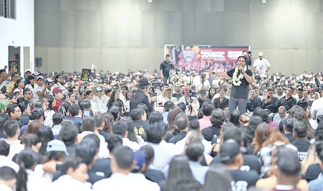 En un amplio encuentro con sectores presentó su libro Plan Chiapas Transformador 2024. CP