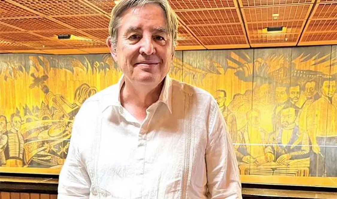 El poeta y crítico literario Luis García Montero suscribió, a nombre del Instituto Cervantes, un convenio de colaboración con la Cámara de Diputados. CP