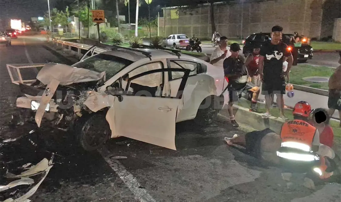 Anaí Yoselín “N”, que viajaba en el sedán, fue internada en un hospital. Víctor Sánchez / CP