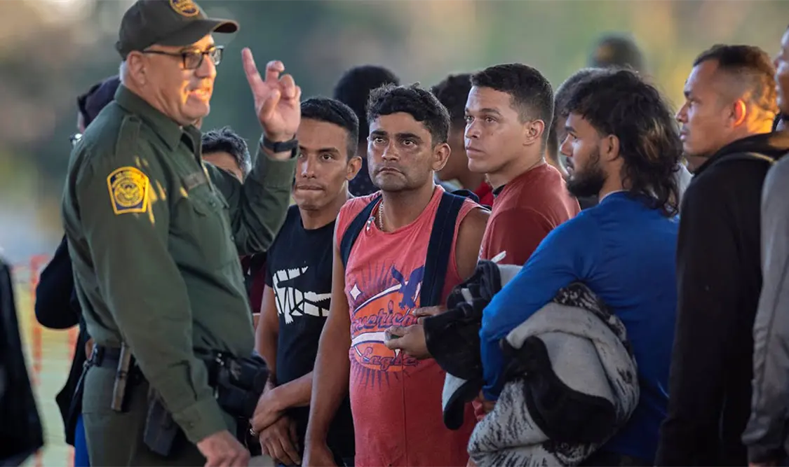 Menos solicitudes de asilo, más deportados: EE. UU.