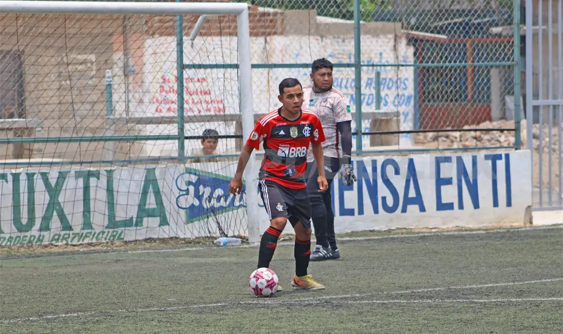 Kachabachaz retiene la corona