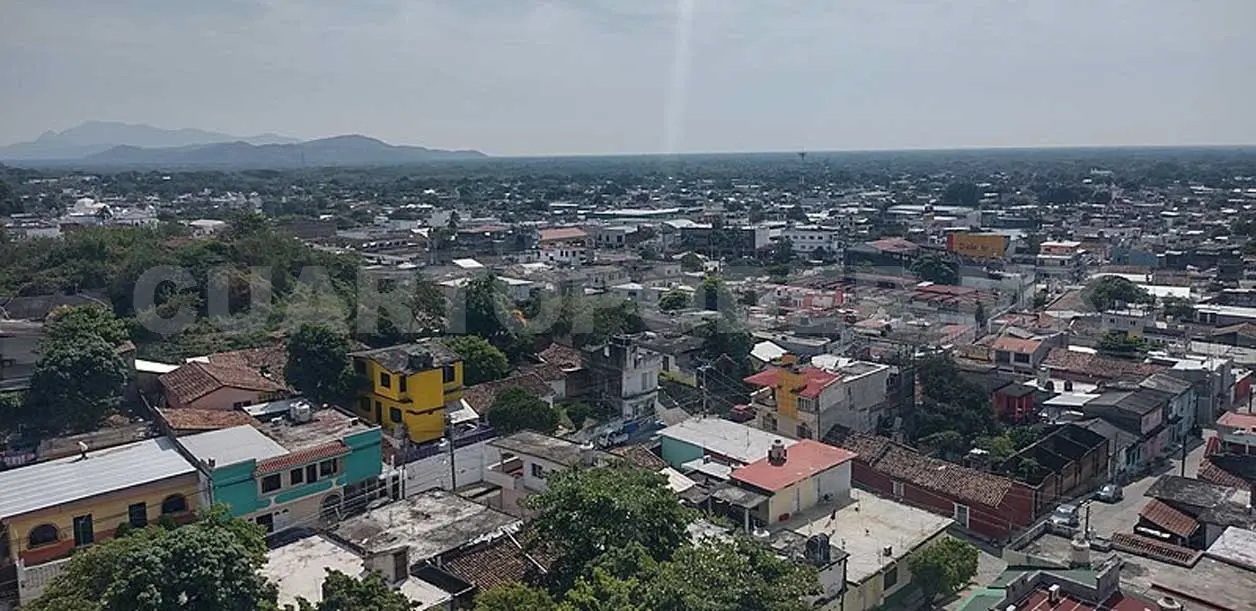 Familias sufren por escasez de agua
