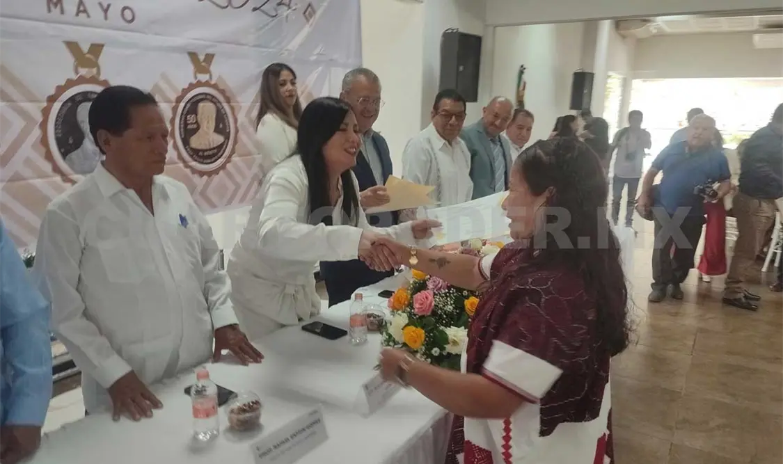 Realiza SEP entrega de reconocimientos