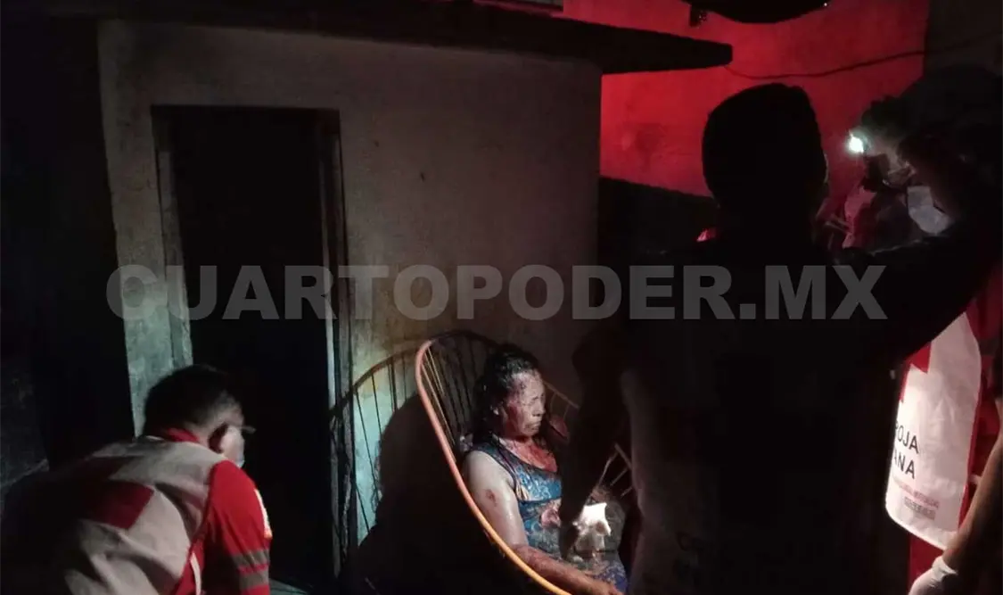 Agrede a su madre y abuela con un marro
