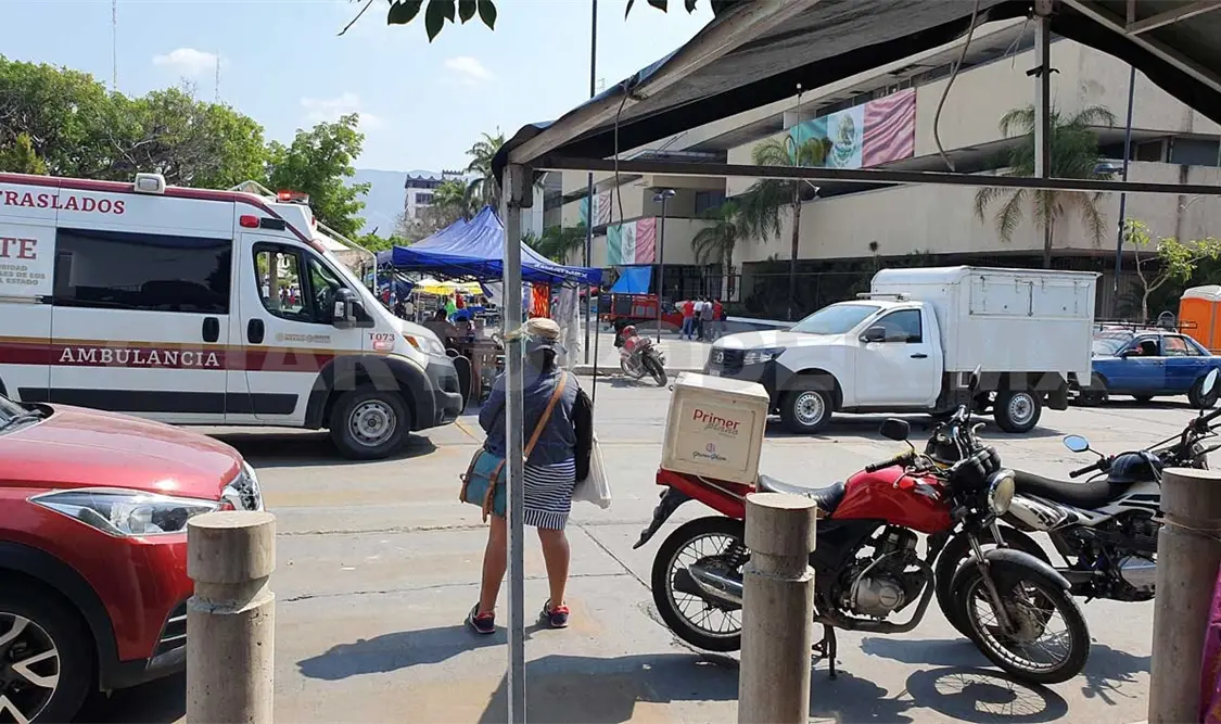 Fallece un docente en la plancha del parque Central
