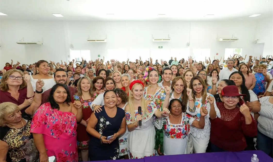 Mujeres de Yucatán se unen al movimiento “Por Ella, Por Todas”, en apoyo a Sheinbaum y Díaz Mena. Cortesía