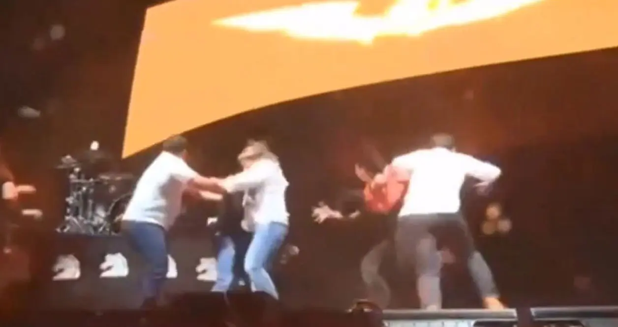 Cae templete de Máynez; 6 muertos y 56 heridos