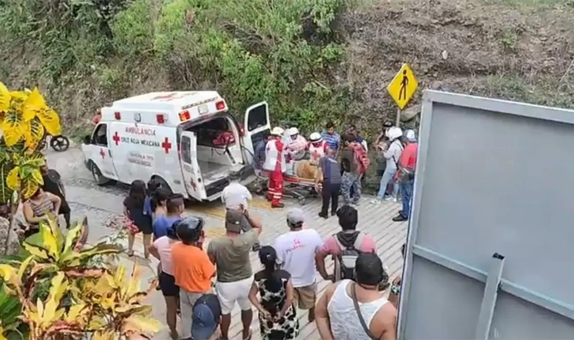 Dos lesionados en accidente de motocicleta