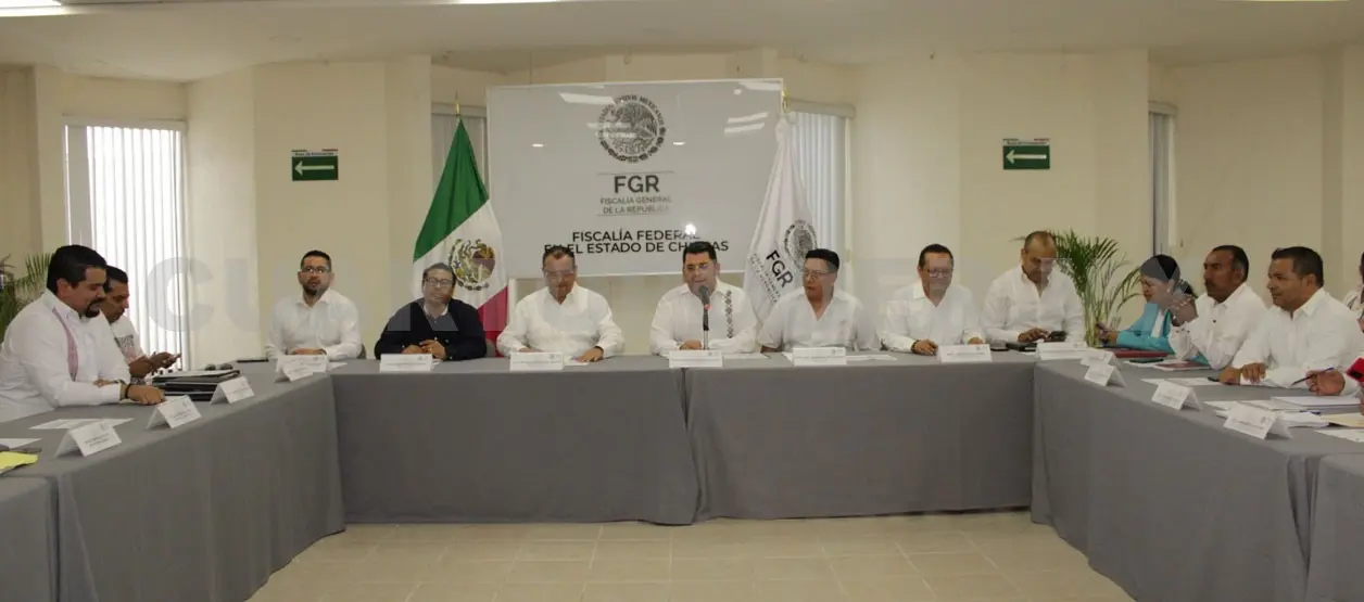 Imparten conversatorio sobre delitos electorales