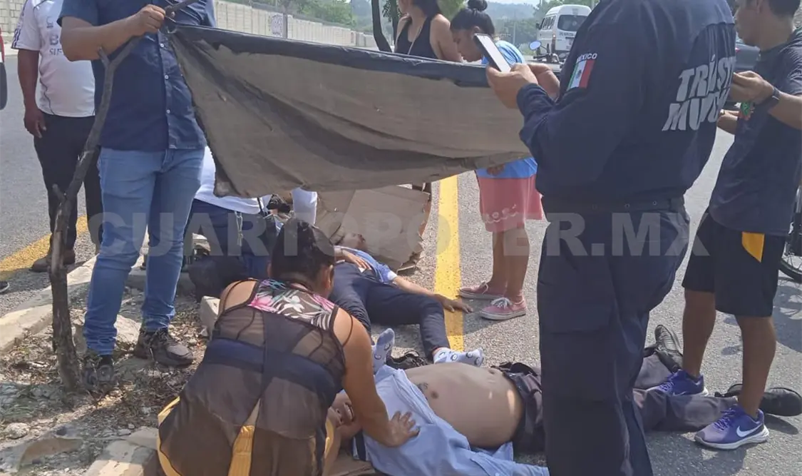 Impacta camioneta a una pareja de motoristas