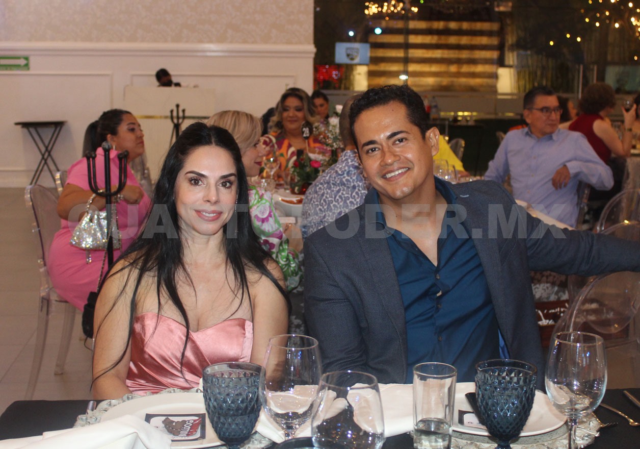 Festejan a padres y madres de familia