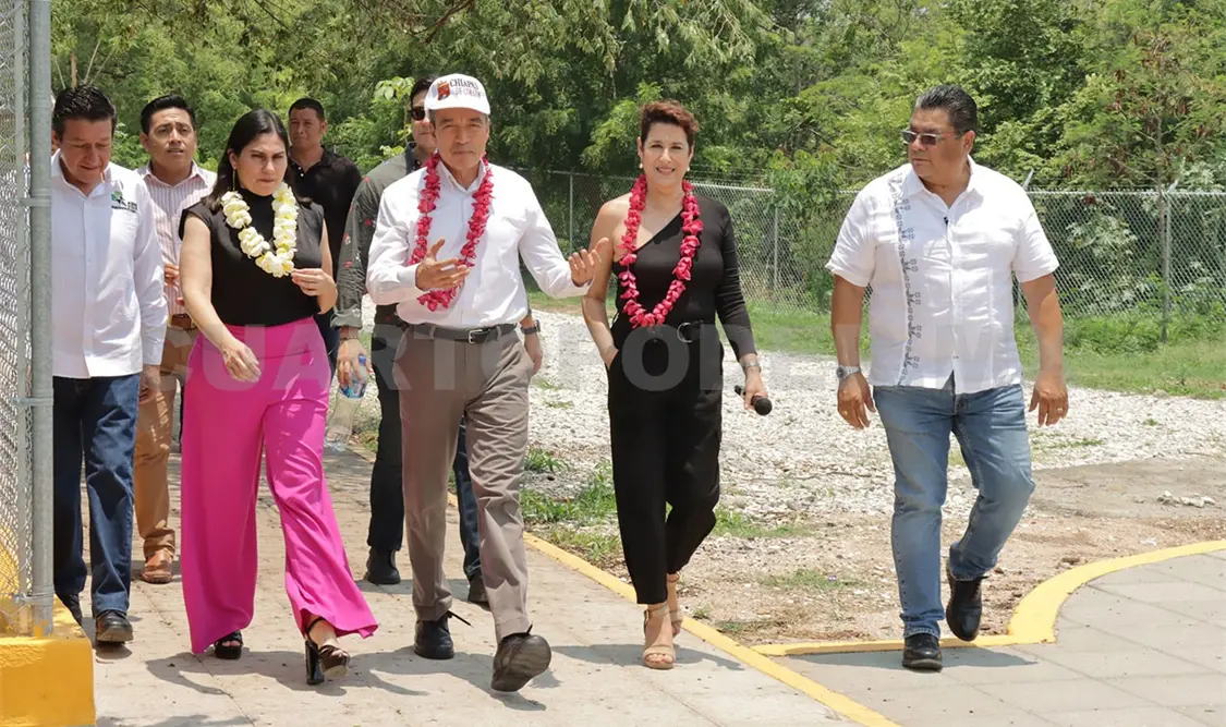 Entrega Escandón Cadenas parque en Real del Bosque