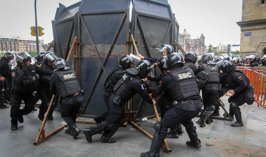 CNTE da portazo en Palacio Nacional