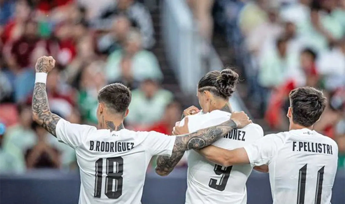 Arrollan charrúas al Tricolor alternativo