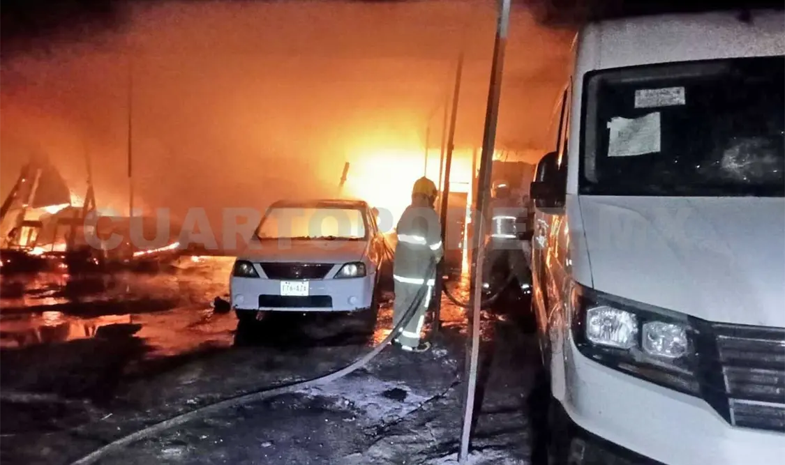 Dama le incendia taller mecánico a expareja