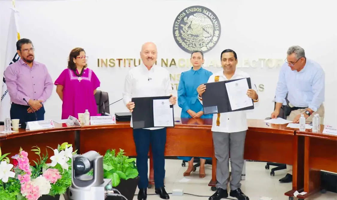 Pepe Cruz y Julio César Rincón Fernández reciben constancia de mayoría