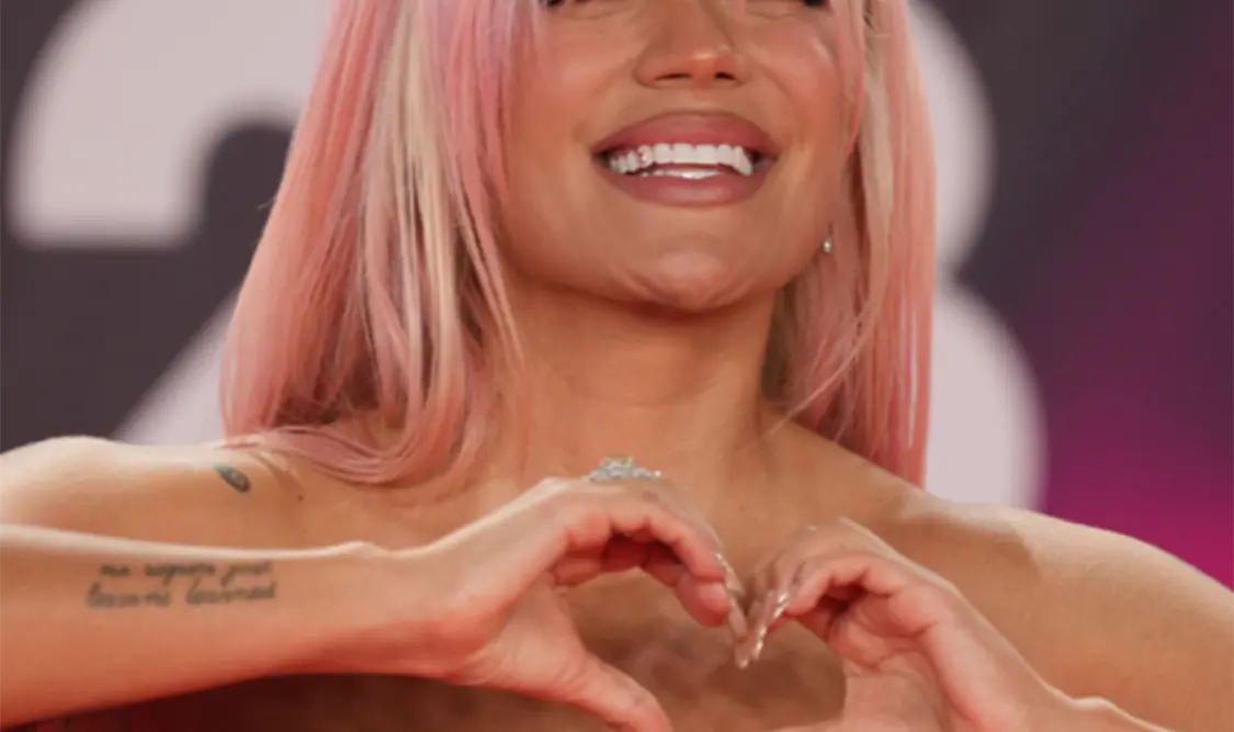 Karol G se convierte en la Mujer del Año