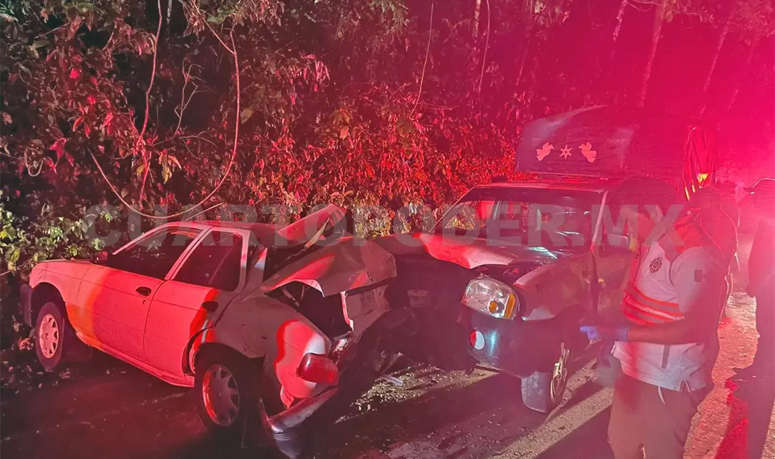 Tres lesionados al estrellarse en la carretera