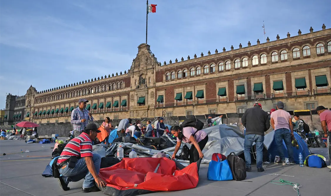 Tras reunión con AMLO, CNTE quita plantón
