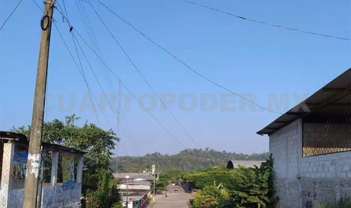 Empresa de telefonía deja sin servicio a pobladores