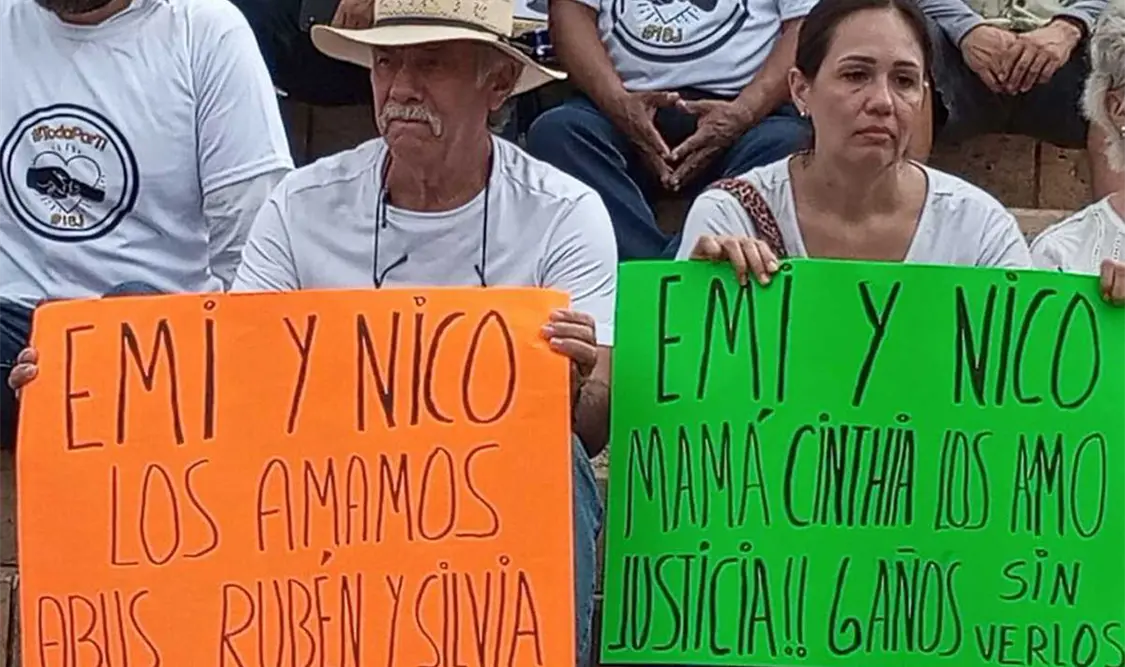 Protestan padres de familia contra jueces