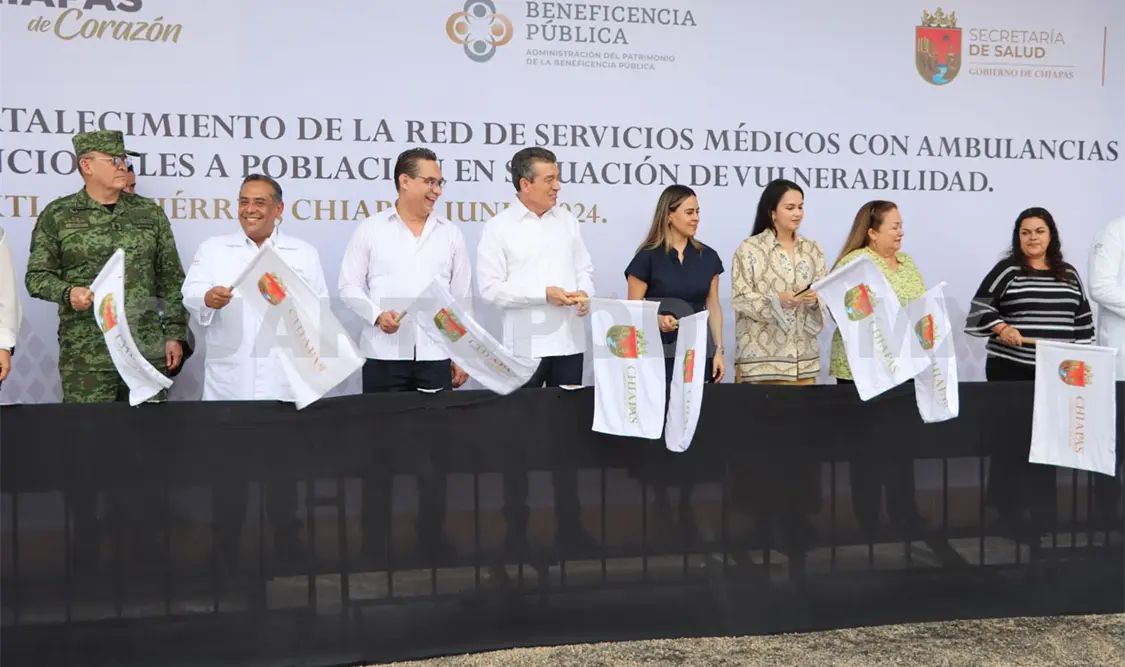 Entrega Rutilio Escandón apoyos y ambulancias