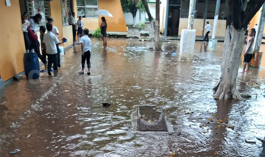 Escuelas suspenden clases por fuertes lluvias