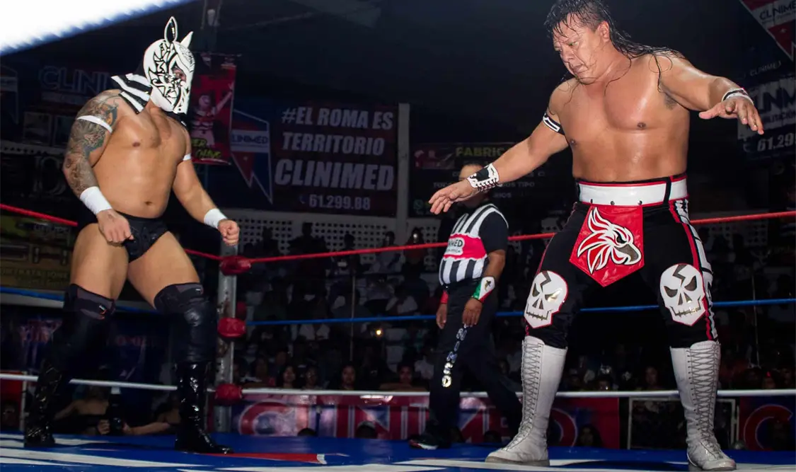 Último Guerrero y Stuka se vieron las caras en solitario en la primera caída de este espectáculo. Alan Pola/CP