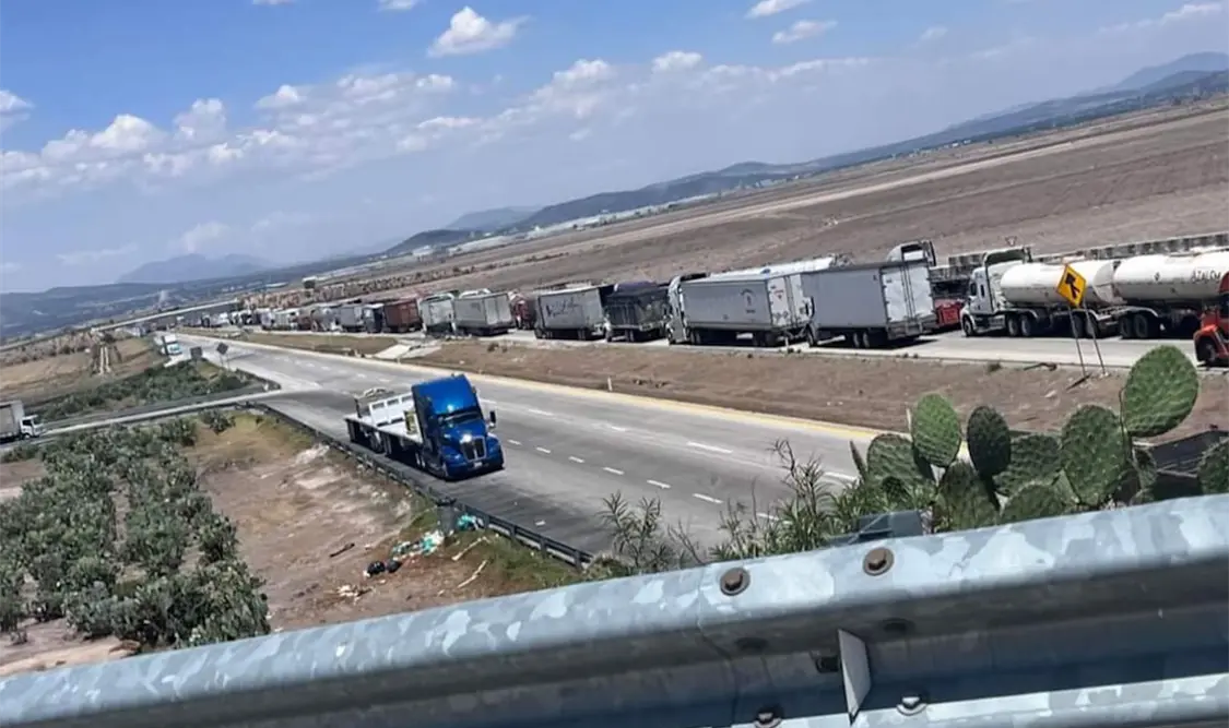 Ejidatarios mantienen bloqueo en Arco Norte