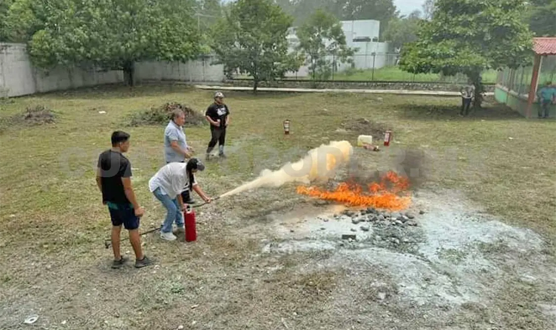Imparten curso de Control de Incendios