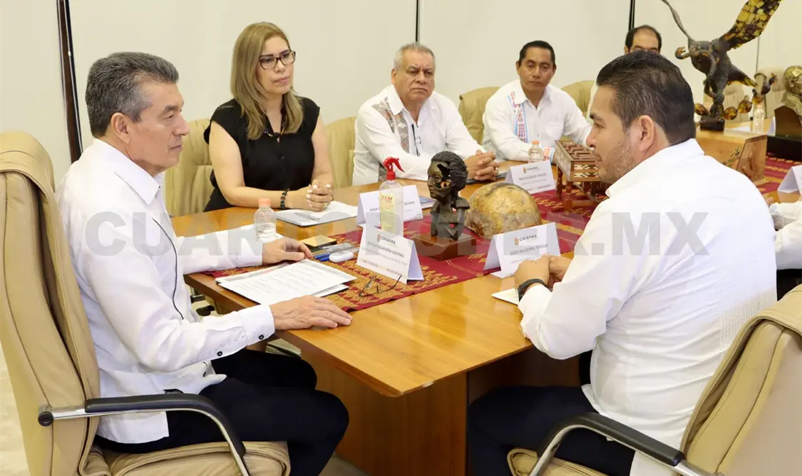 Refrenda REC compromiso con maestros