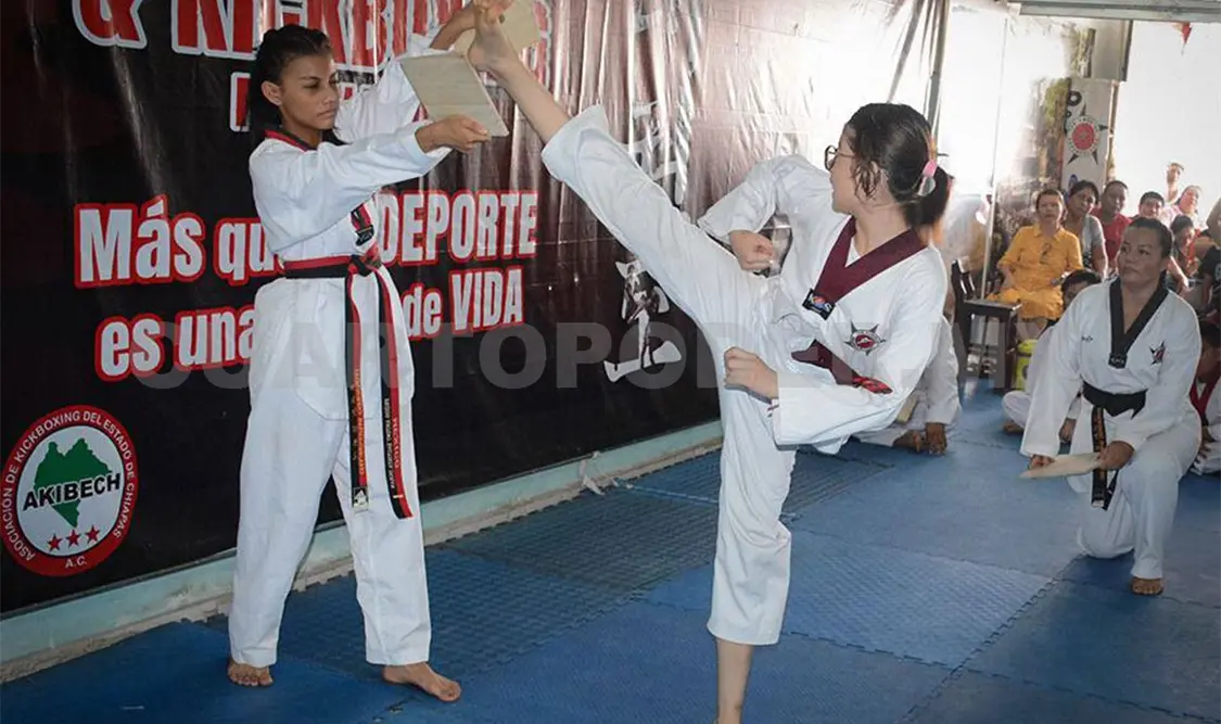 Atletas de Pitbull Kait estrenan cintas