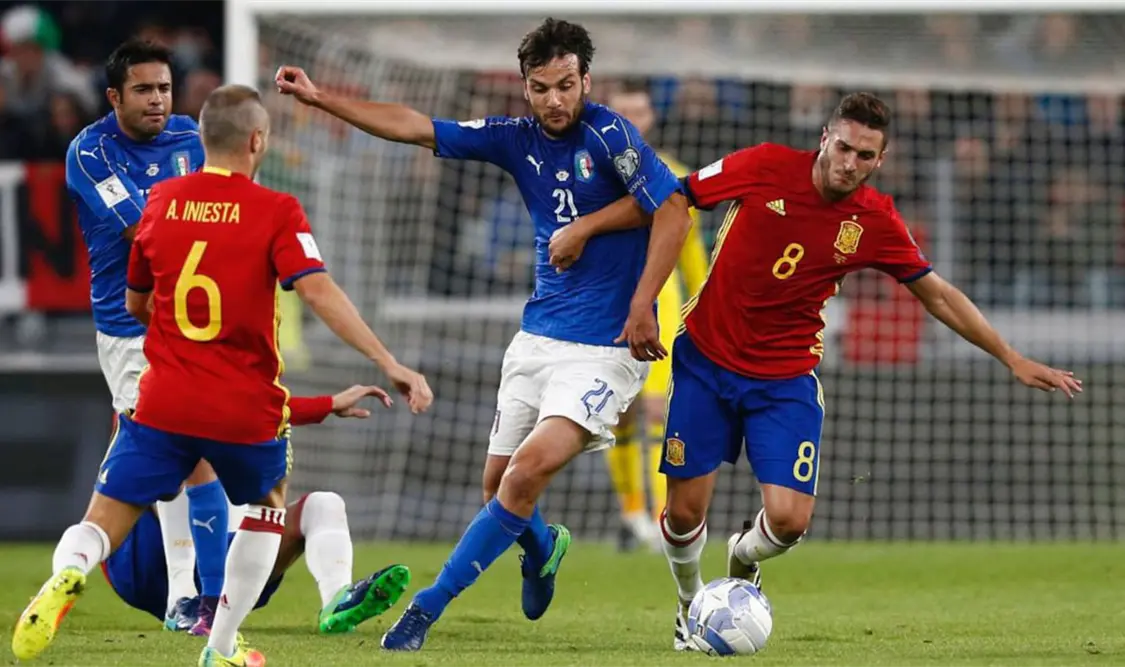 España toma el liderato del grupo B
