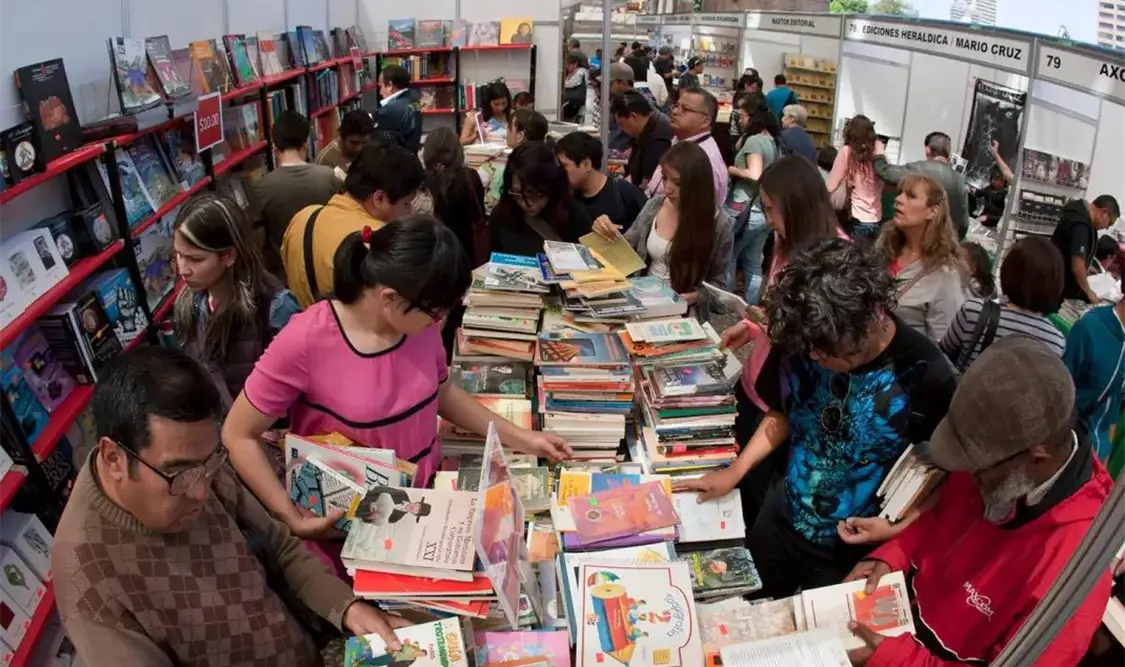 Crece piratería de libros en el sexenio de AMLO